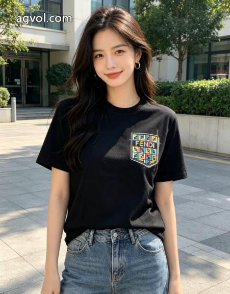 半袖Tシャツ新作数量限定セール 2026定番新作 セレブ愛用ブランド 偽物 激安FENDI 4