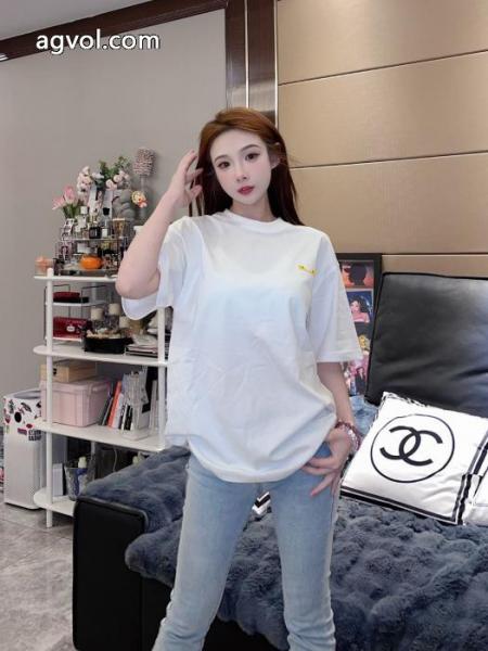 スーパー コピー 通販 優良半袖TシャツFENDI最前線2026 ギフトにオススメも最適 高級感も漂い 1
