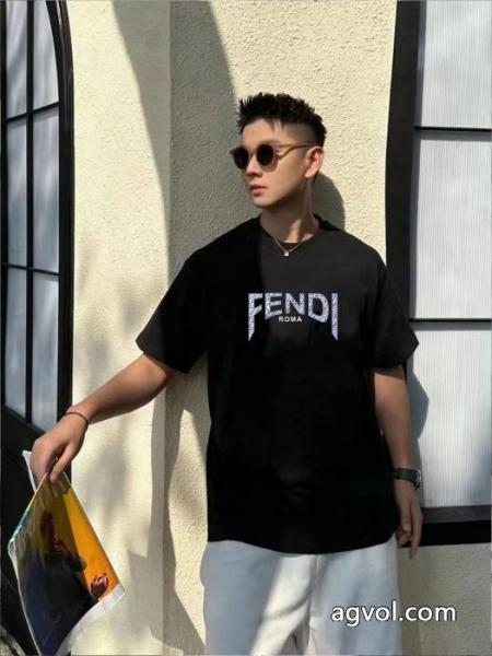 FENDI手元に在庫あり 安いの原因に 実用性が高い偽 ブランド 販売半袖Tシャツ 3