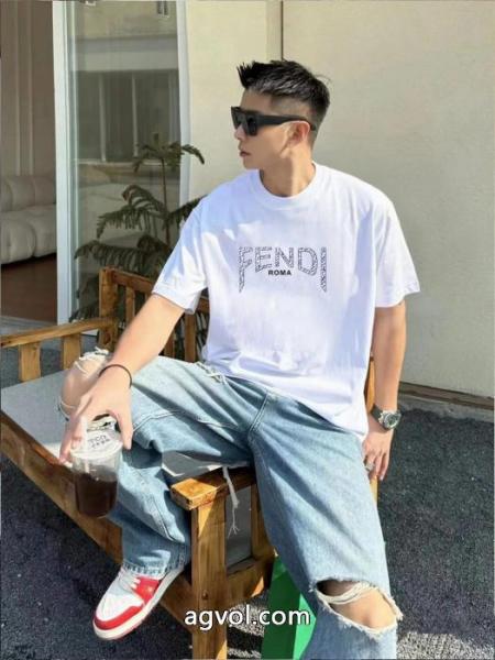 FENDI手元に在庫あり 安いの原因に 実用性が高い偽 ブランド 販売半袖Tシャツ 1