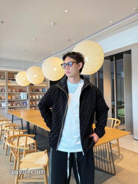 ブランド 通販店FENDIジャケット都会的感 最終価格セール 人気が続行限定アイテム 1
