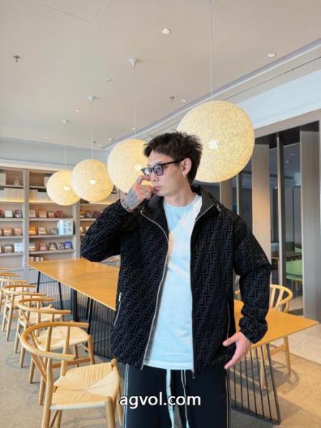 ブランド 通販店FENDIジャケット都会的感 最終価格セール 人気が続行限定アイテム 3