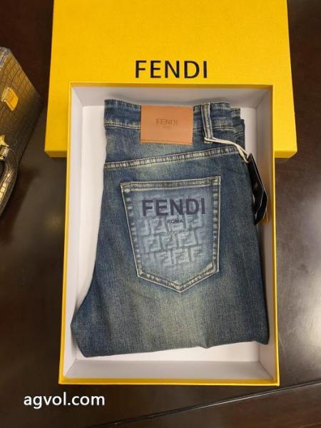 お買い得HOT 安心の直営店買付け！ 大人気で争奪戦ブランド 通販FENDIジーパン.. 6 