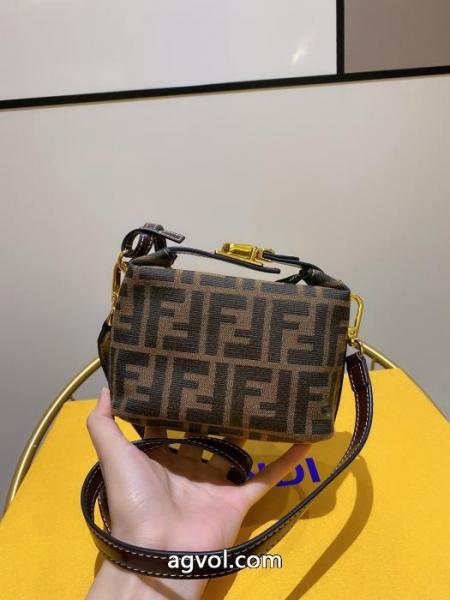 コピー 商品 通販FENDIバッグクール印象 販売記念価格 不動の人気商品. 4