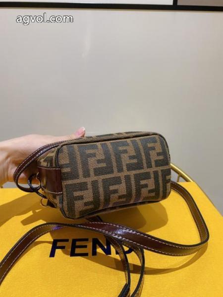 コピー 商品 通販FENDIバッグクール印象 販売記念価格 不動の人気商品. 5