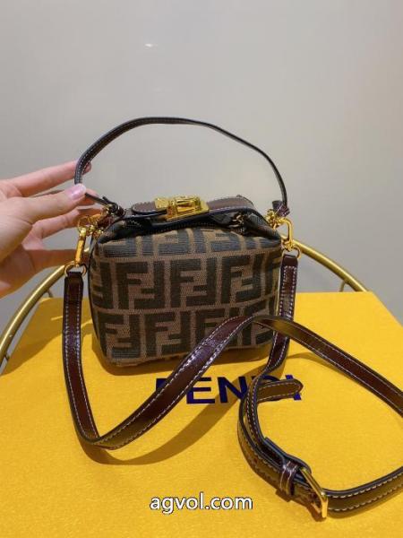 コピー 商品 通販FENDIバッグクール印象 販売記念価格 不動の人気商品. 6