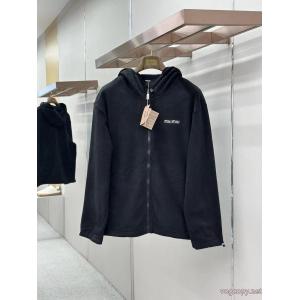 PRADA偽 ブランド 通販コート国内完売 最高な材料 最強の定番コーデ