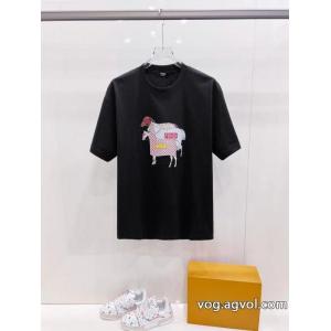 FENDIブランド スーパー コピー 通販入手困難限定アイテム 大人可愛いスタイル 着まわしアクセントTシャツ.