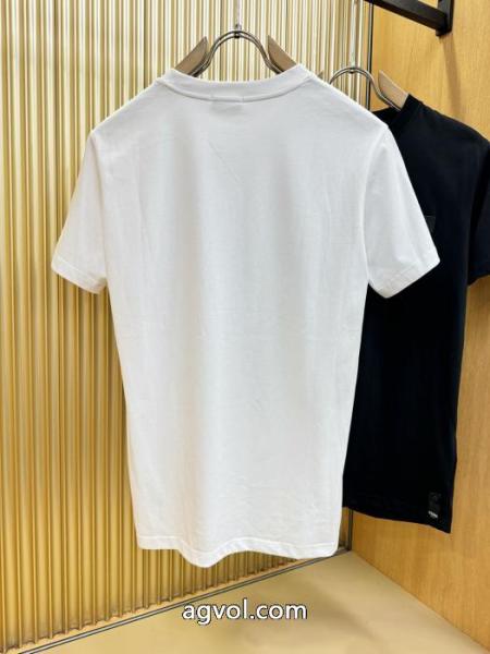 FENDI人気ブランドの2026新色 通気性のいい 赤字超特価得価半袖Tシャツ偽 ブランド 通販 2
