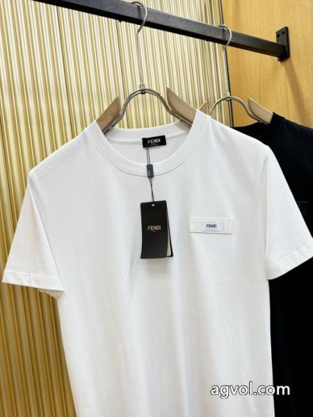 FENDI人気ブランドの2026新色 通気性のいい 赤字超特価得価半袖Tシャツ偽 ブランド 通販 1
