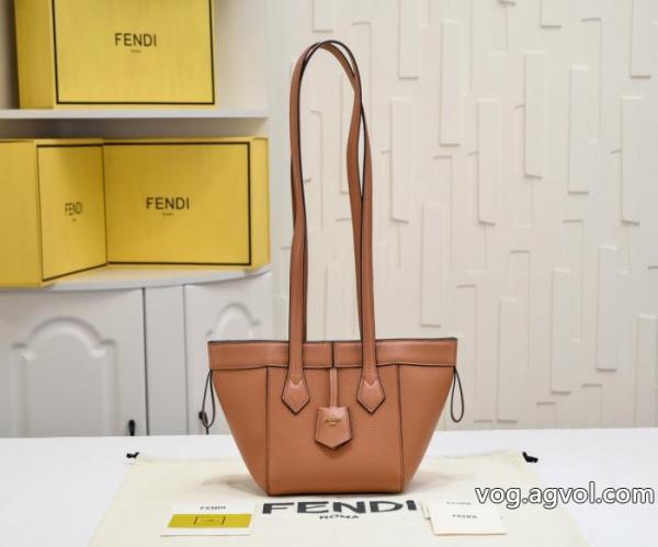 ブランド コピー バックバッグ即対応 今シーズンは特に人気 2026トレンド感満載なアイテムFENDI. 0 