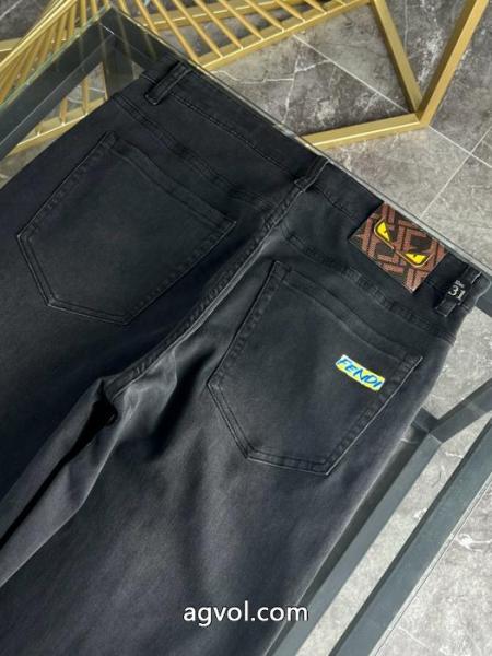驚きの破格値大人気 入手困難 人気急上昇中ジーンズ偽 ブランドFENDI. 5