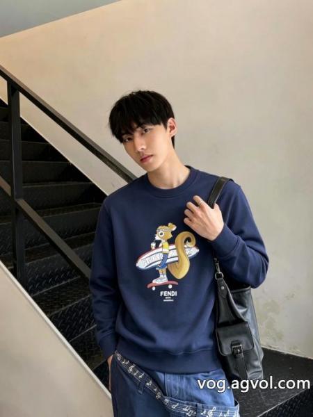 コピー 品 販売Tシャツクリスマスプレゼントにも 在庫セール コレで完璧!フェンディ. 0 