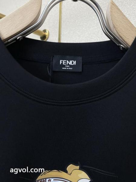 コピー 品 販売Tシャツクリスマスプレゼントにも 在庫セール コレで完璧!フェンディ. 6 
