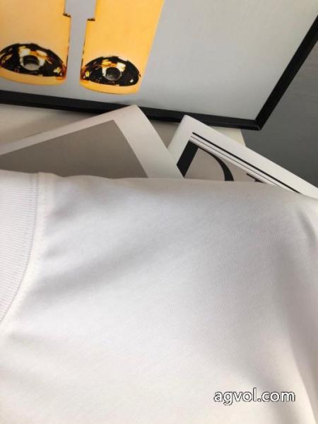 ブランド 偽物 通販冬の大人カジュアルスタイル 大人気!!完売前に 通販限定商品Tシャツフェンディ. 5 