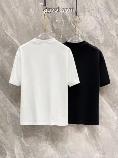数量限定販売 絶対オススメ,再入荷アイテム偽物 通販 FENDI半袖Tシャツ 3
