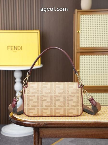 FENDIファッションスタイル 話題沸騰中 2026秋に注目したいスーパー コピー どこで 買えるバッグ. 3