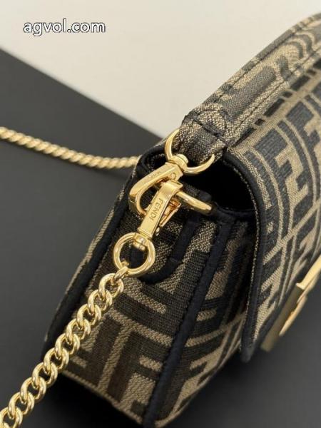 ブランド 激安 サイト人気定番 冬季超人気アイテム 柔らかい色調バッグFENDI. 5 