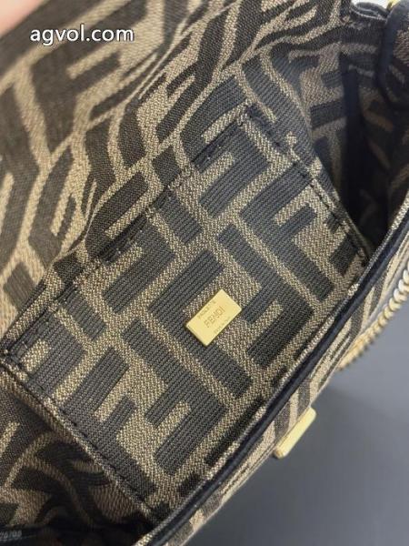 ブランド 激安 サイト人気定番 冬季超人気アイテム 柔らかい色調バッグFENDI. 6 