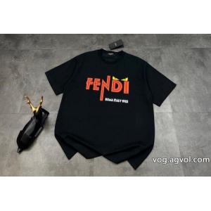 Tシャツセレブが愛す  トレンド感溢れる 快適さと洗練された表情ブランド 偽物 激安 通販フェンディ.
