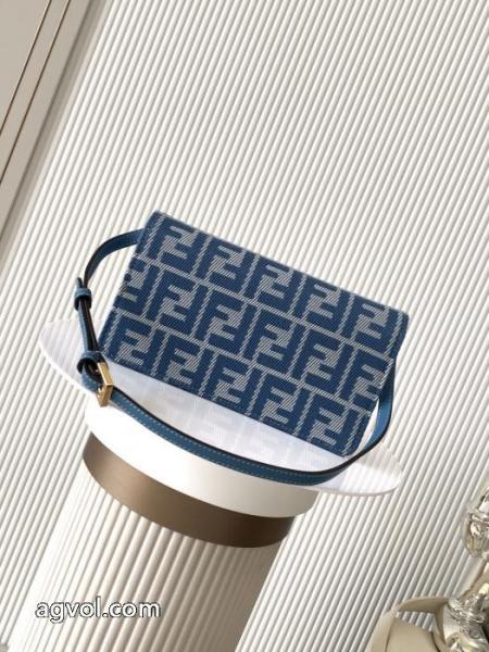 バッグ偽 ブランド 購入保温性も抜群 周りと差をつける 毎シーズン人気が高いFENDI. 2