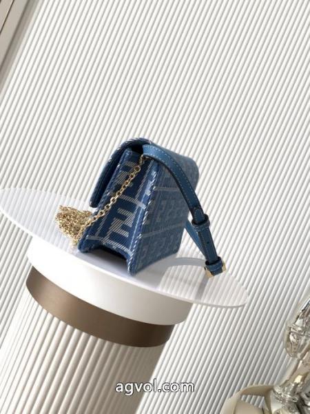 バッグ偽 ブランド 購入保温性も抜群 周りと差をつける 毎シーズン人気が高いFENDI. 3
