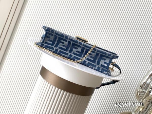 バッグ偽 ブランド 購入保温性も抜群 周りと差をつける 毎シーズン人気が高いFENDI. 4