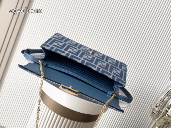 バッグ偽 ブランド 購入保温性も抜群 周りと差をつける 毎シーズン人気が高いFENDI. 5