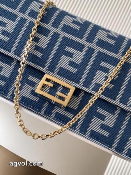 バッグ偽 ブランド 購入保温性も抜群 周りと差をつける 毎シーズン人気が高いFENDI. 6