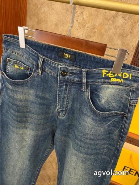 ブランド 通販 激安早期完売 大人気再登場 フェミニンな雰囲気FENDIジーンズ. 2