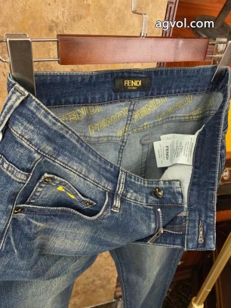ブランド 通販 激安早期完売 大人気再登場 フェミニンな雰囲気FENDIジーンズ. 4