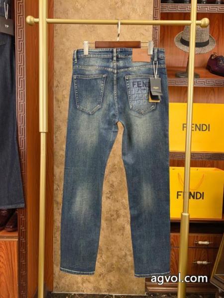 ブランド 通販 激安早期完売 大人気再登場 フェミニンな雰囲気FENDIジーンズ. 5
