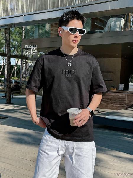 フェンディTシャツブランド 通販店人気モデル雑誌掲載 冬に爆発的な人気 大人のセンスを感じさせる . 0 