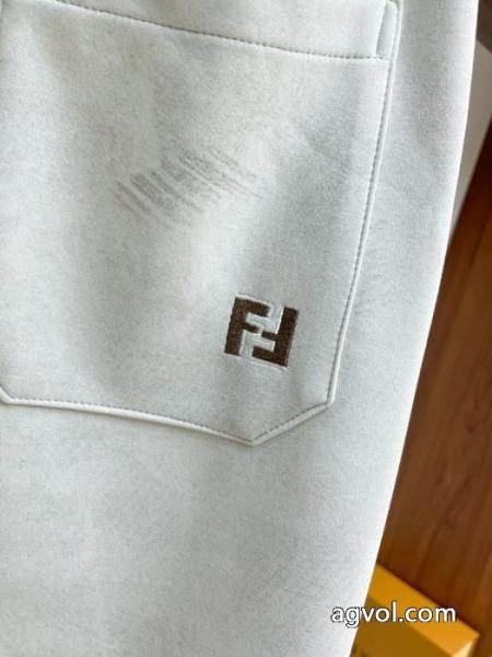 FENDI冬らしい品格が漂う 大胆なカジュアルダウン 柔らかな着心地スラックスブランド スーパー コピー.. 6