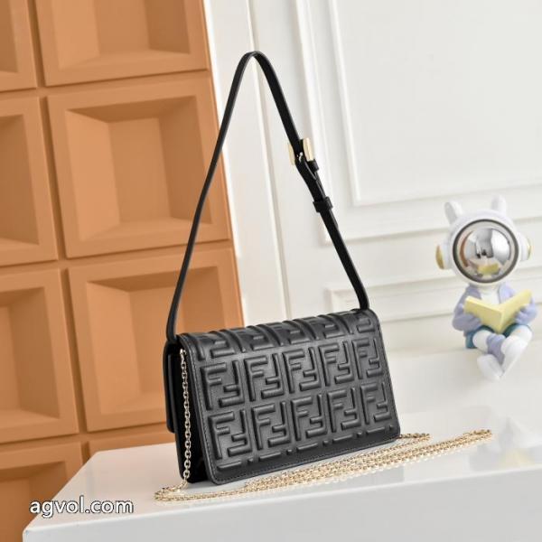 バッグ今季話題の一級品 SALE特価 人気売れ筋商品 2026ブランド コピーFENDI.. 2