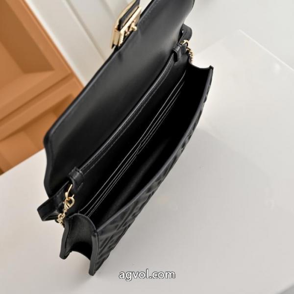 バッグ今季話題の一級品 SALE特価 人気売れ筋商品 2026ブランド コピーFENDI.. 6