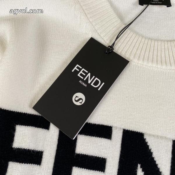 FENDIフェンティ定番LOGOジャカードラウンドネックセーターは男女同型! 1